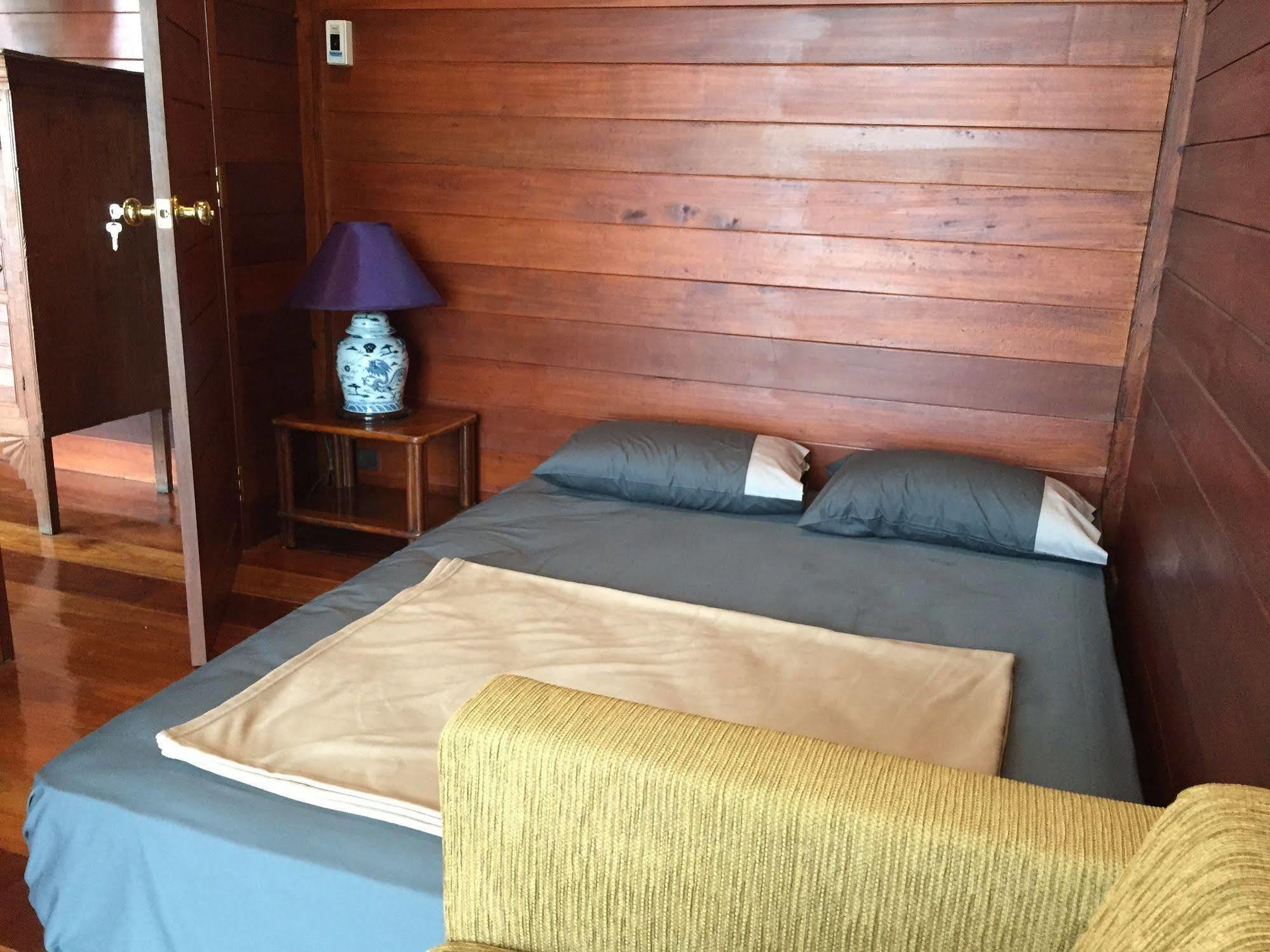 Blue Chang House Bangkok Buitenkant foto